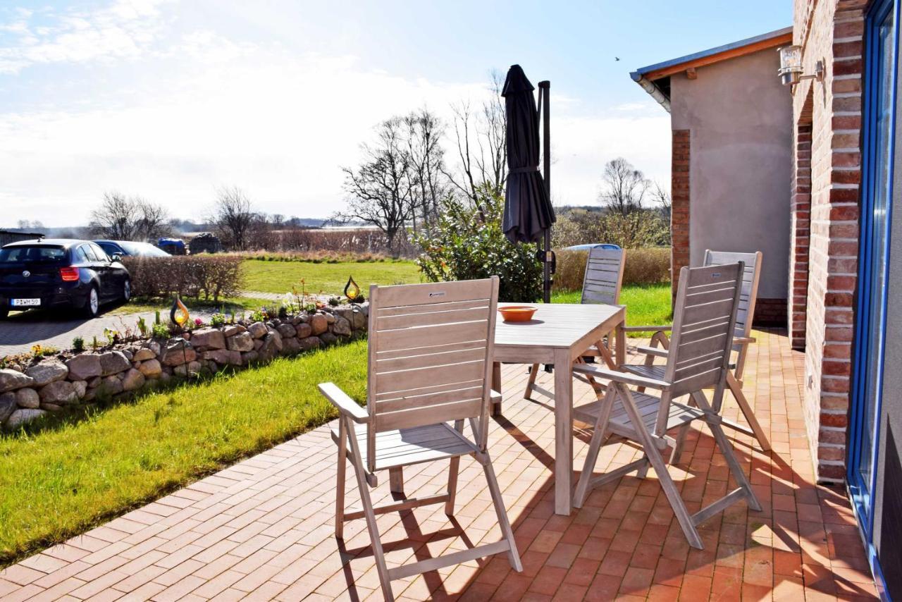 Ferienhaus Zum Boddenstrand Mit Ka Groß Zicker Exteriör bild